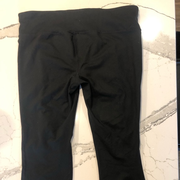 Gap Fit Capri Leggings - Picture 2 of 4